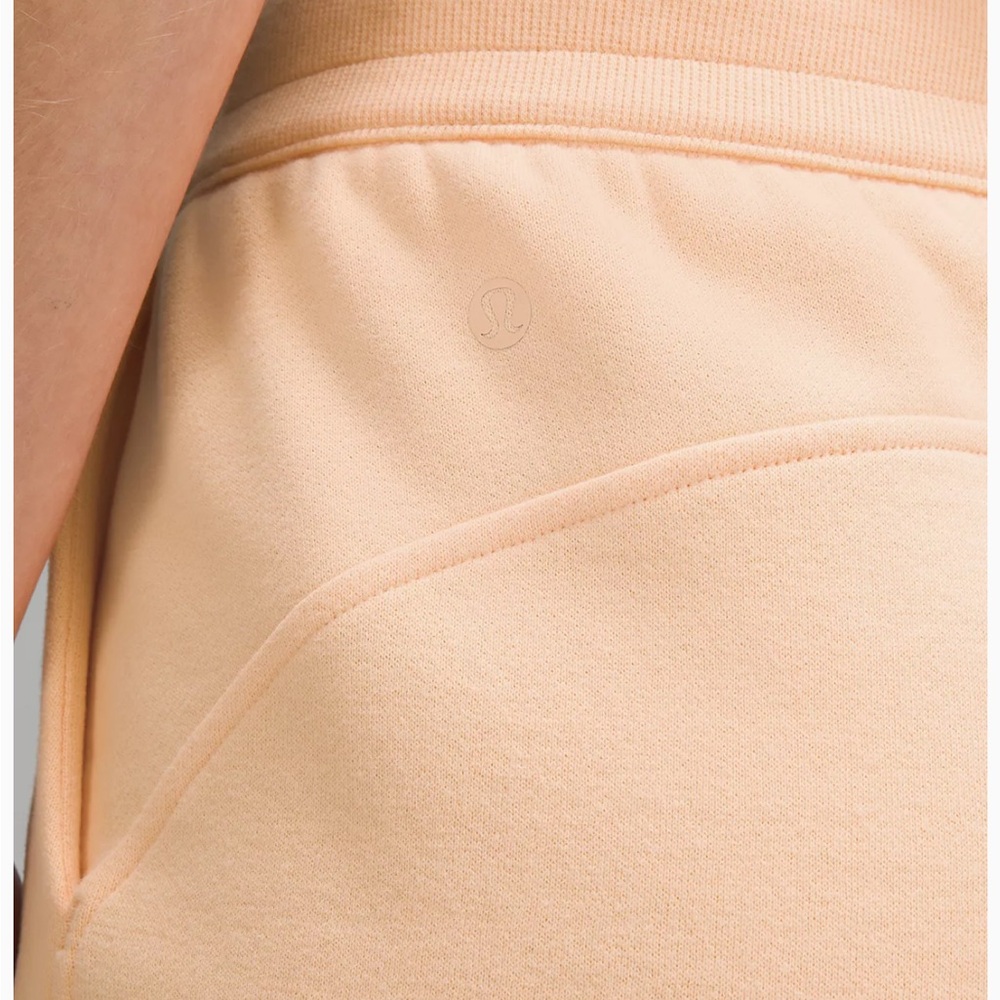Lululemon Scuba High-Rise 5” short - Picture 4 of 8